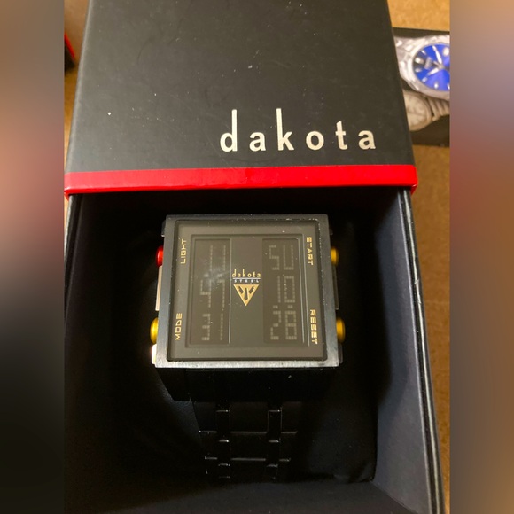 DAKOTA Watch - Picture 1 of 2